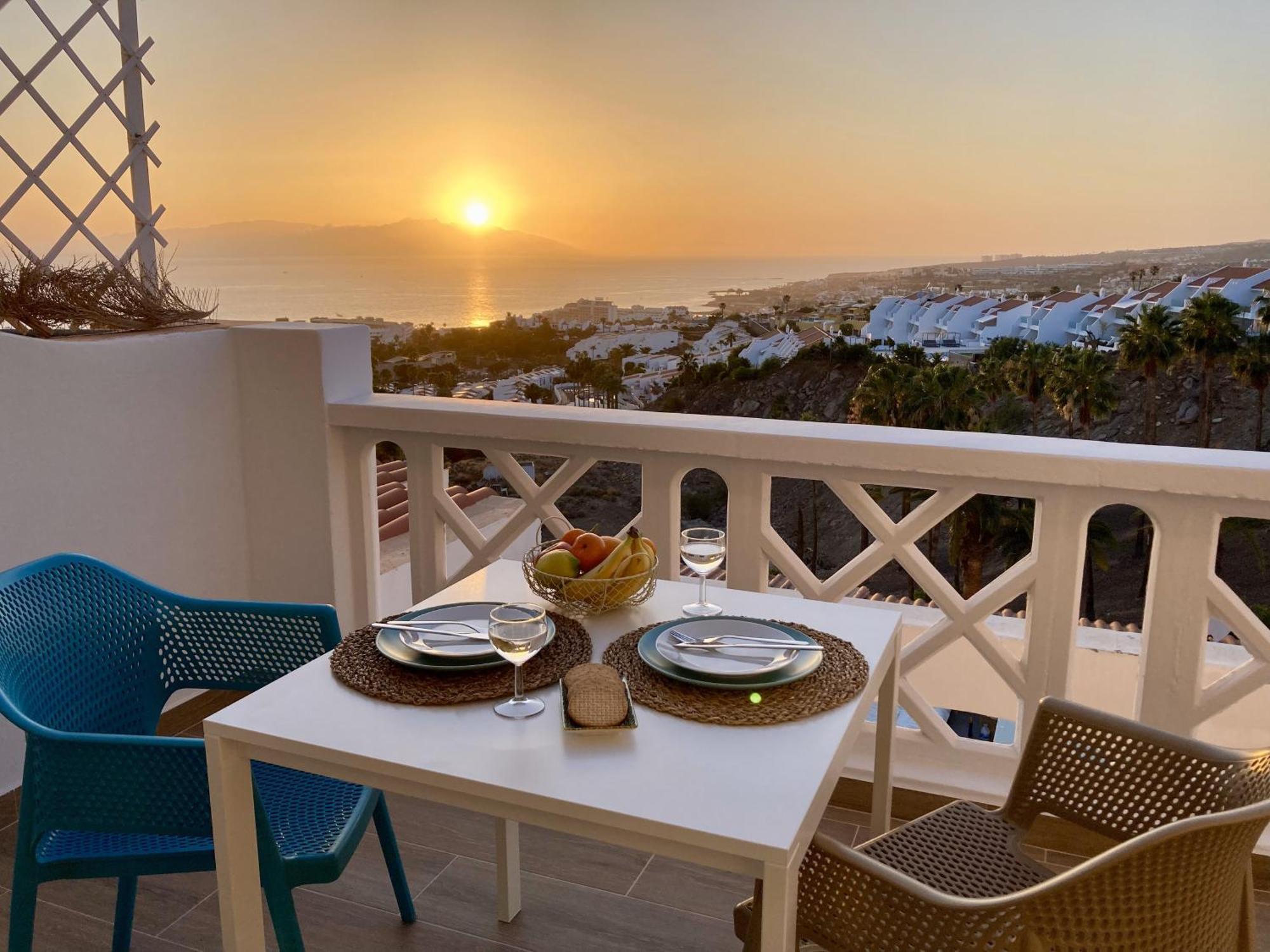 Costa Adeje - Modern Apartment With Terrace Views Of Ocean & Sunset Luaran gambar