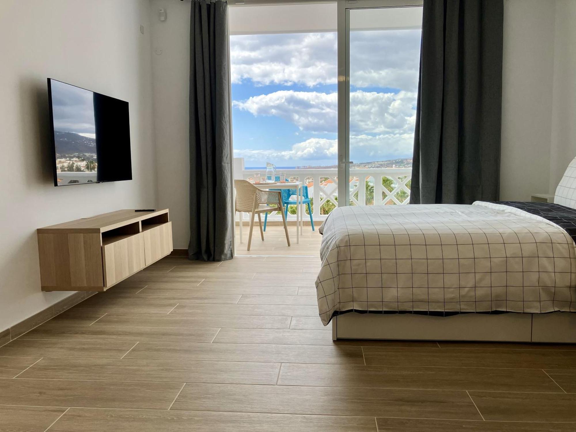Costa Adeje - Modern Apartment With Terrace Views Of Ocean & Sunset Luaran gambar