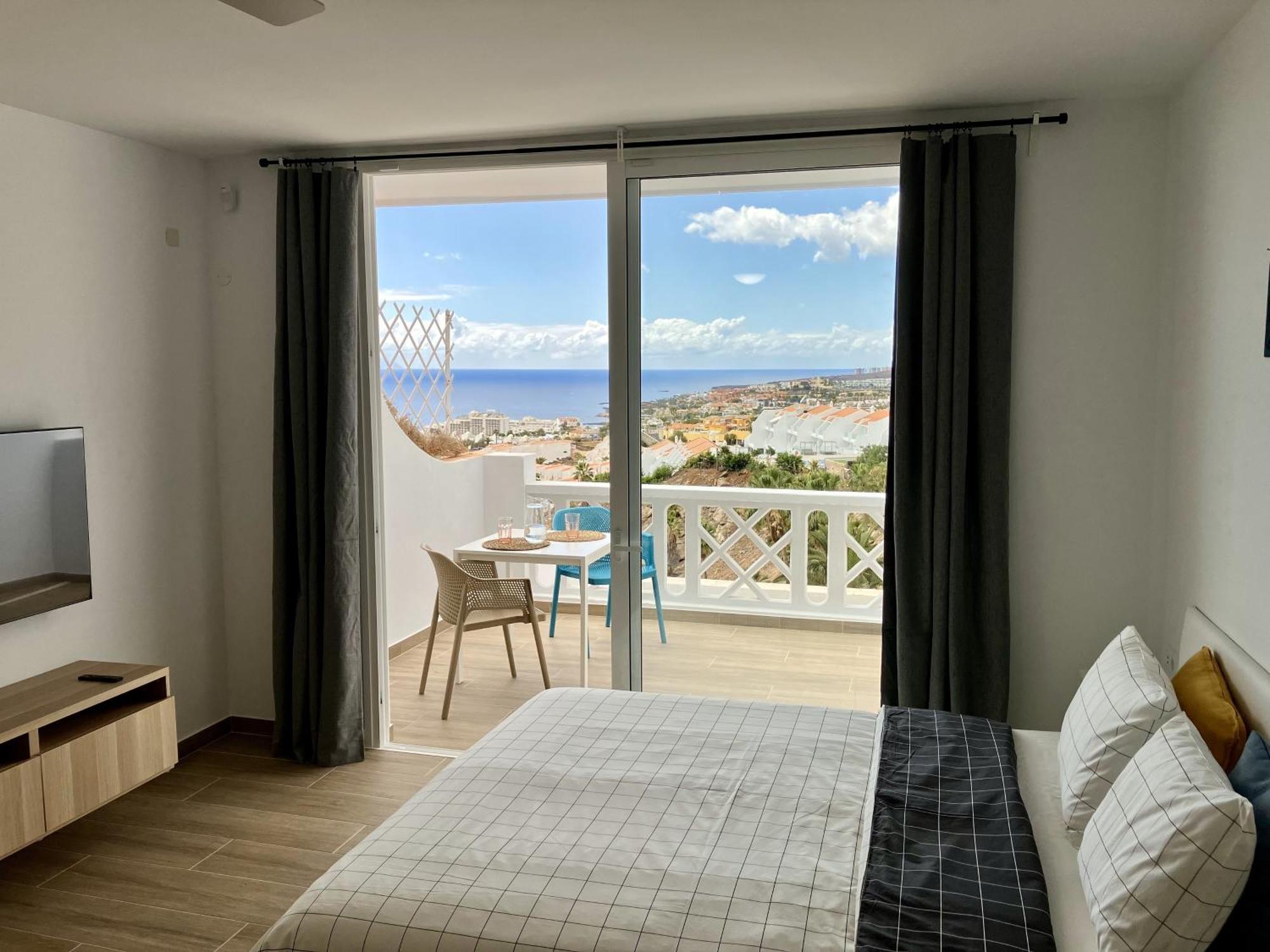 Costa Adeje - Modern Apartment With Terrace Views Of Ocean & Sunset Luaran gambar